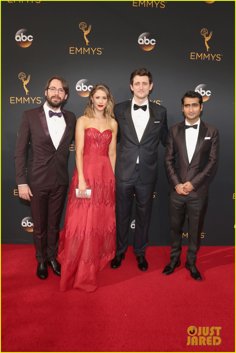 Thomas Middleditch & 'Silicon Valley' Cast Hit Up Emmys 2016 Photo