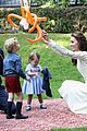 kate middleton prince william balloon animals george charlotte 16