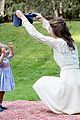 kate middleton prince william balloon animals george charlotte 27