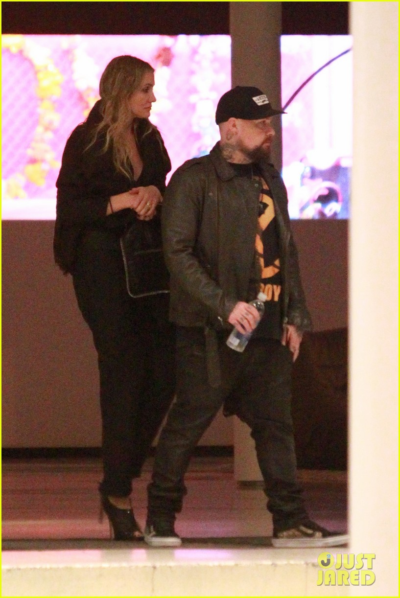 Nicole Richie Celebrates Birthday with Joel Madden, Cameron Diaz, Kate(02)