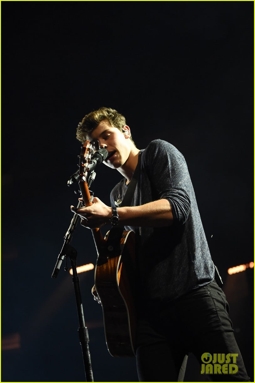 Shawn Mendes Performs 'Illuminate' Tour Preview at MSG (Set List) Photo 3756178 Pictures
