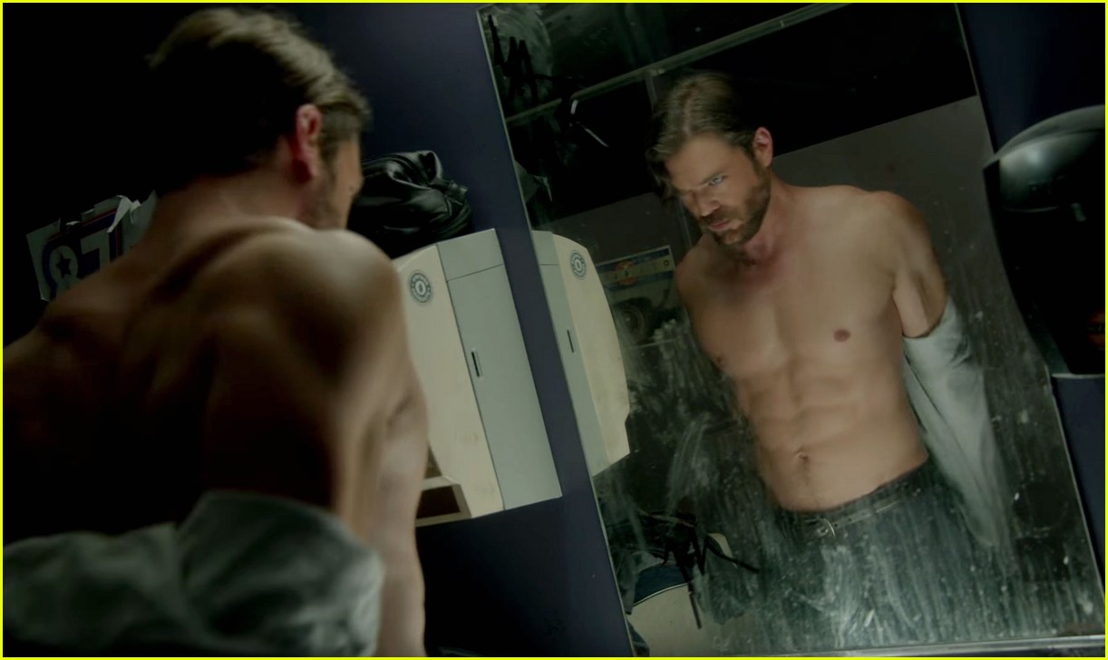 Shirtless Charlie Weber Shaves Off Beard & Hair for 'How to Get Aw...