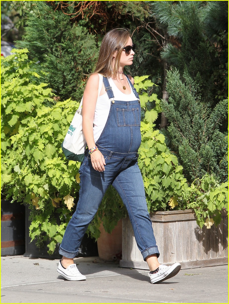 Olivia Wilde Shows Off Her Baby Bump in Cute Overalls Photo 3768423