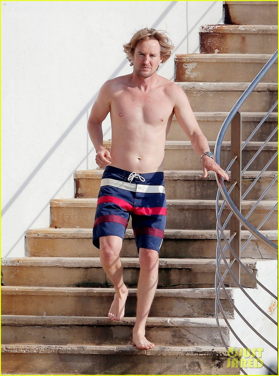 Owen Wilson Goes Shirtless & Bares Fit Body in France.