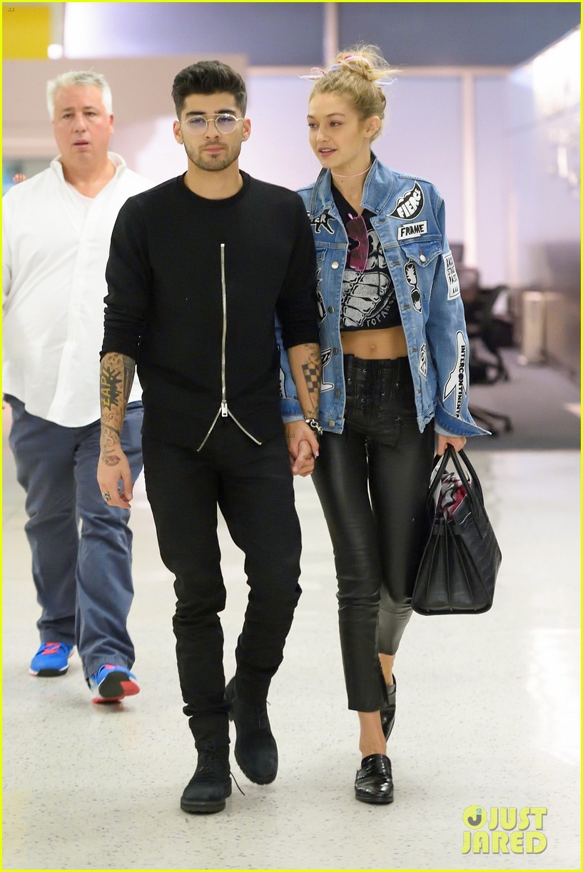 Gigi Hadid & Zayn Malik Show Cute PDA at JFK Airport!: Photo 3761177