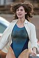 alison brie outfits netflix series glow 04
