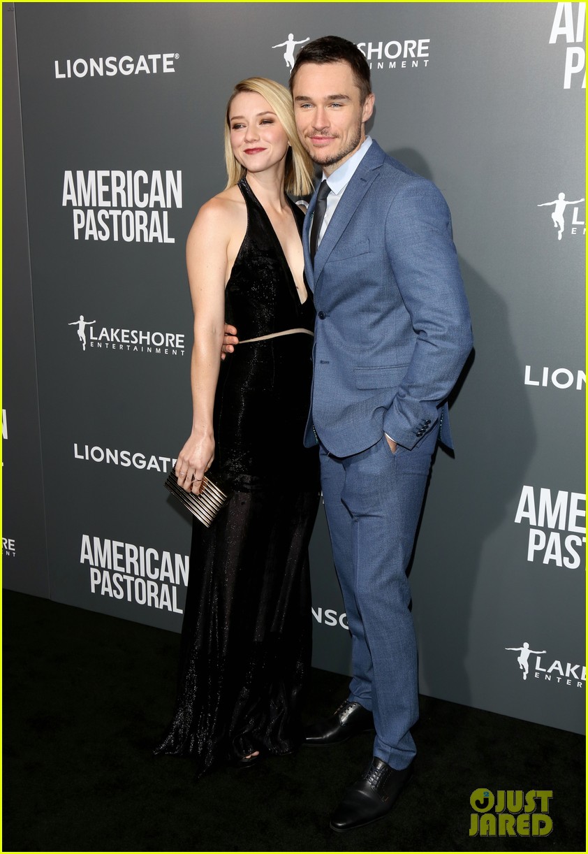 Jennifer Connelly Ewan Mcgregor Bring American Pastoral To L A With Dakota Fanning Photo Dakota Fanning Ewan Mcgregor Jennifer Connelly Paul Bettany Sam Underwood Uzo Aduba Valorie Curry Pictures Just Jared
