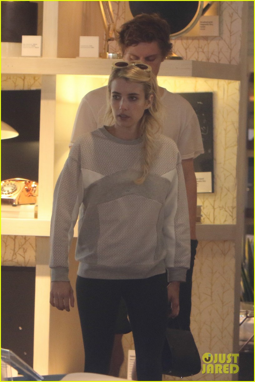 Emma Roberts & On-Again Boyfriend Evan Peters Go Shopping: Photo