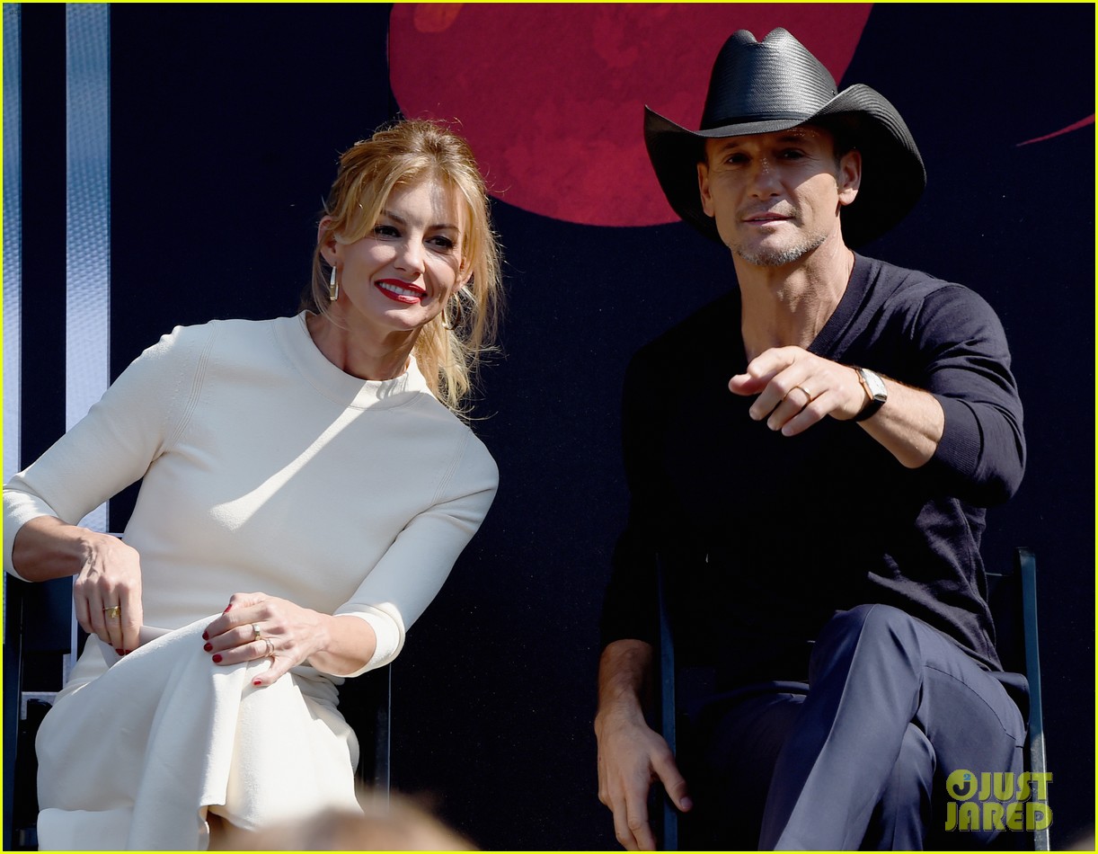 Faith Hill & Tim McGraw Share Sweet Kiss at Walk of Fame Induction