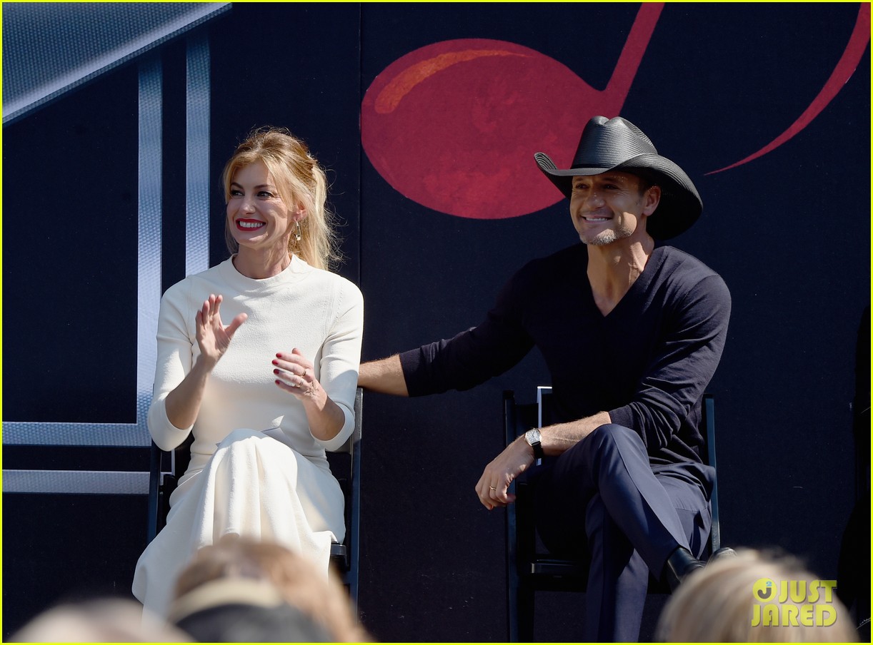 Faith Hill & Tim McGraw Share Sweet Kiss at Walk of Fame Induction