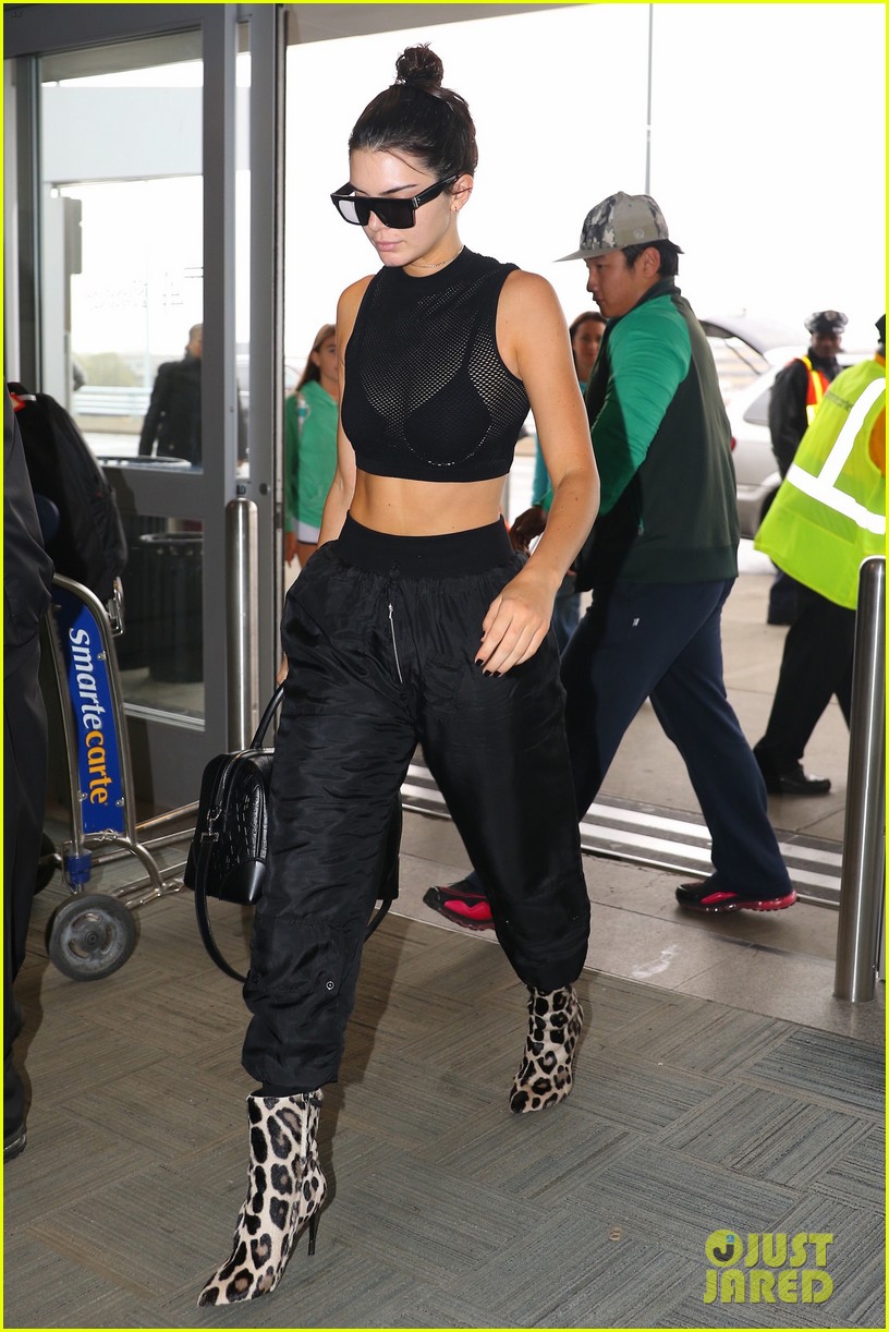 Kendall Jenner Shows Off Her Brand New Lip Tattoo! Photo 3774828