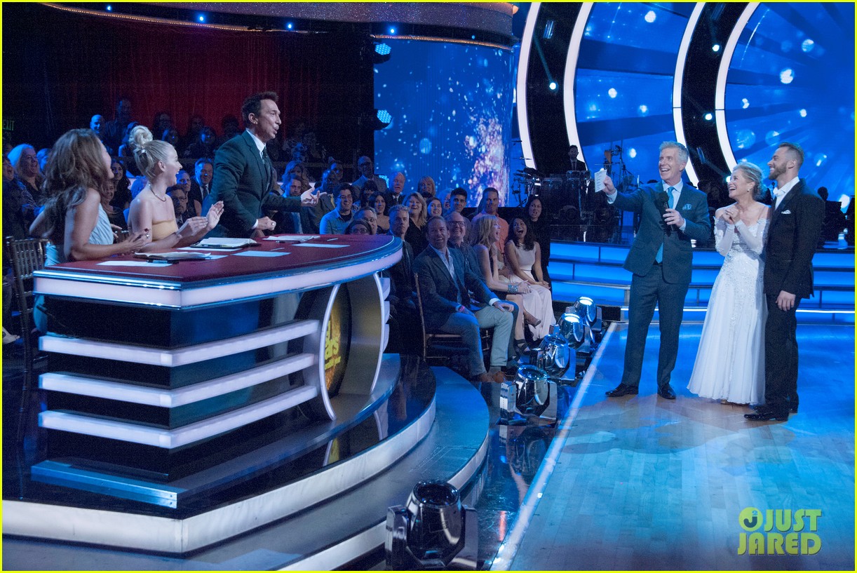 Maureen McCormick Does a Foxtrot on 'DWTS' Week 5 Watch Now! Photo