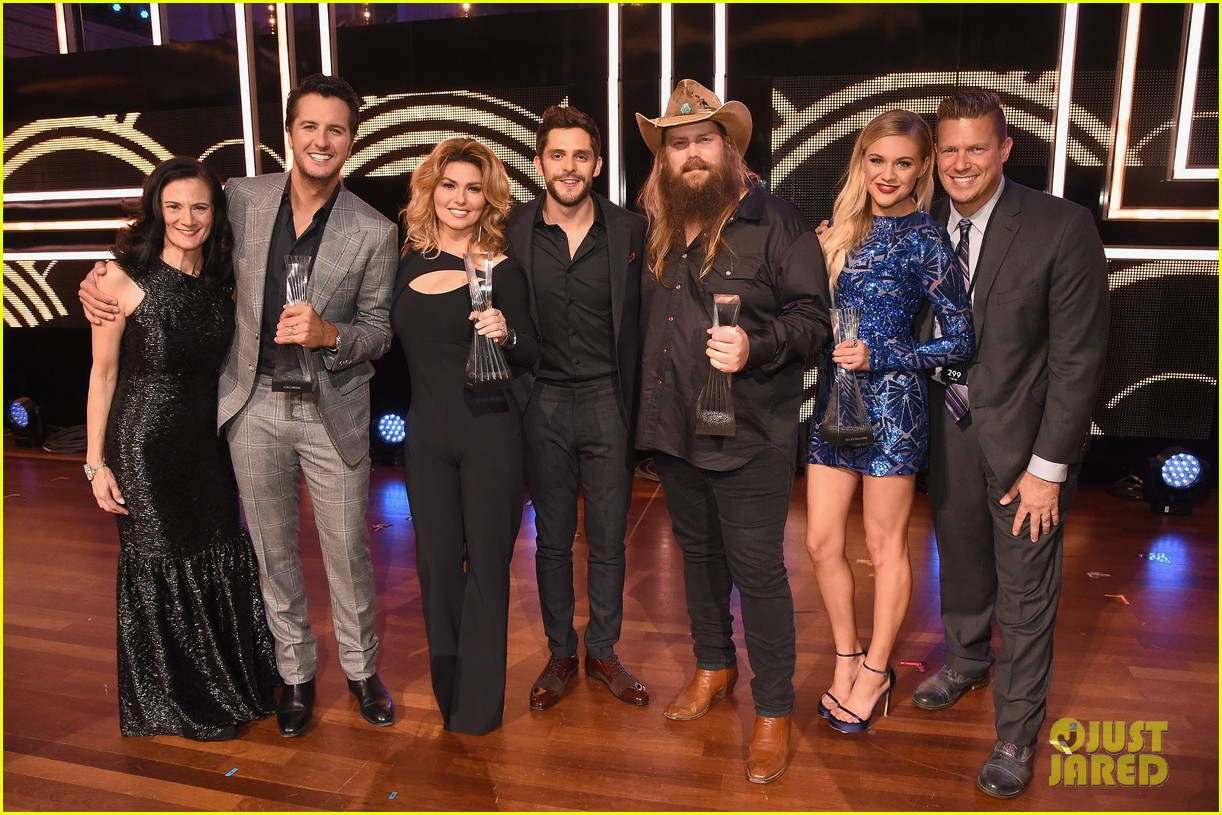 Meghan Trainor Performs with Jill Scott & Kelsea Ballerini at CMT