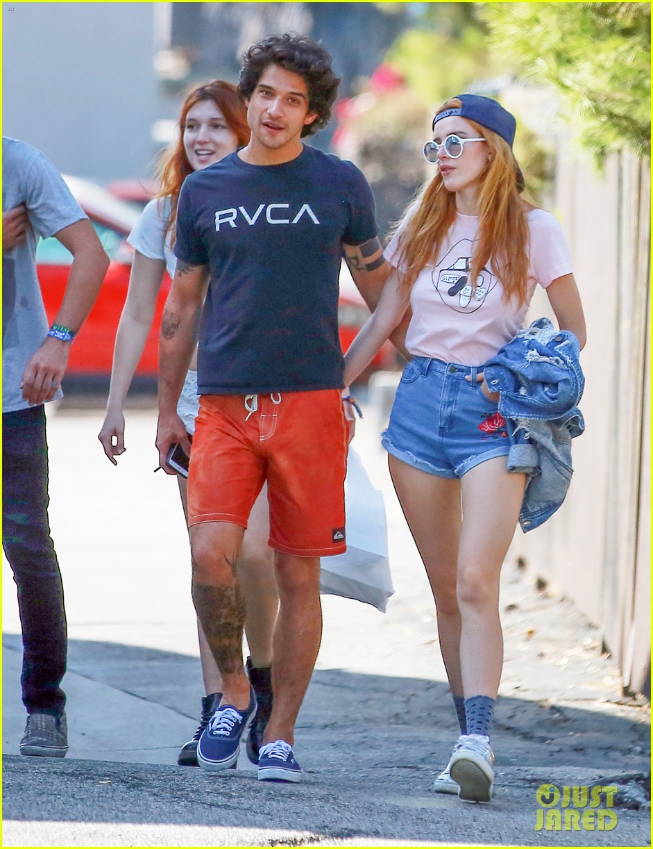 Tyler Posey & Bella Thorne Show Off PDA After He Admits Crush Photo(00)