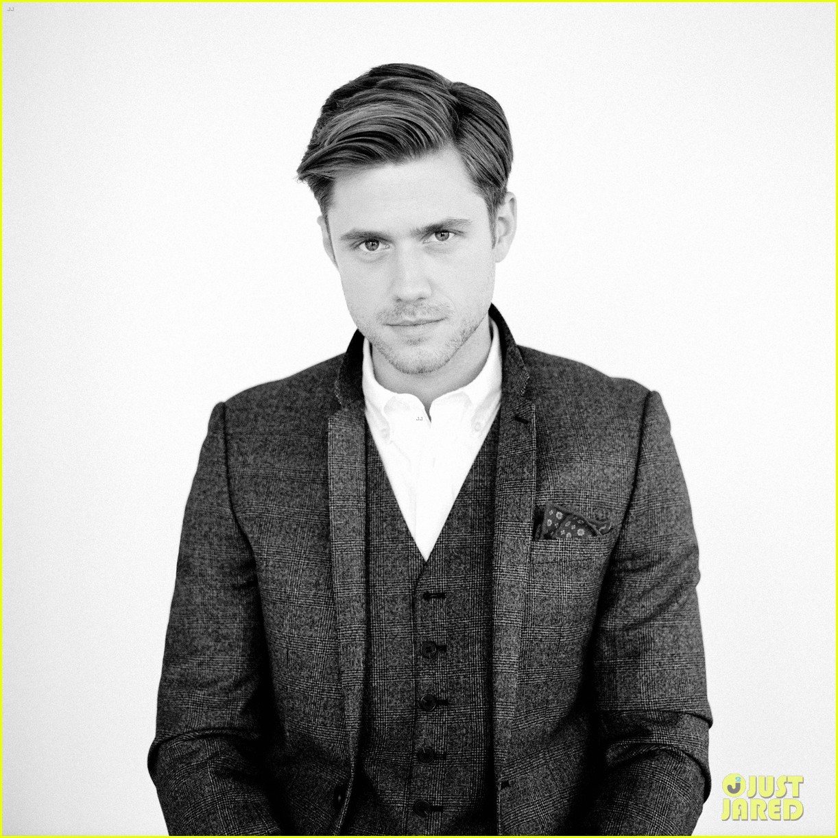 aaron tveit turned down glee to not be pigeon holed 013792158. 
