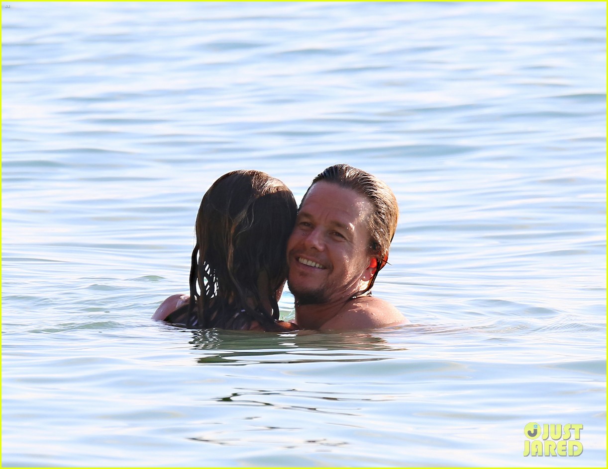 Mark Wahlberg & Wife Rhea Durham Show Some PDA on Their Tropical