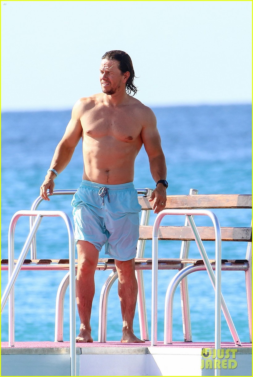 Mark Wahlberg & Wife Rhea Durham Show Some PDA on Their Tropical
