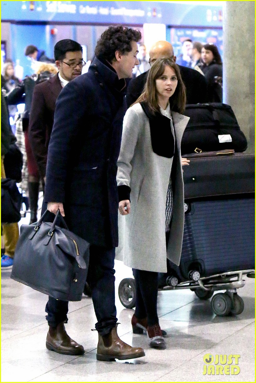 Photo: felicity jones holds hands with boyfriend charles guard at jfk