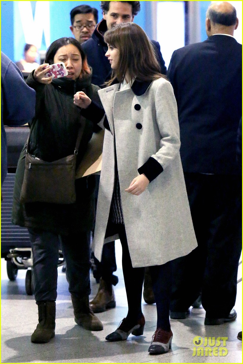 Photo: felicity jones holds hands with boyfriend charles guard at jfk