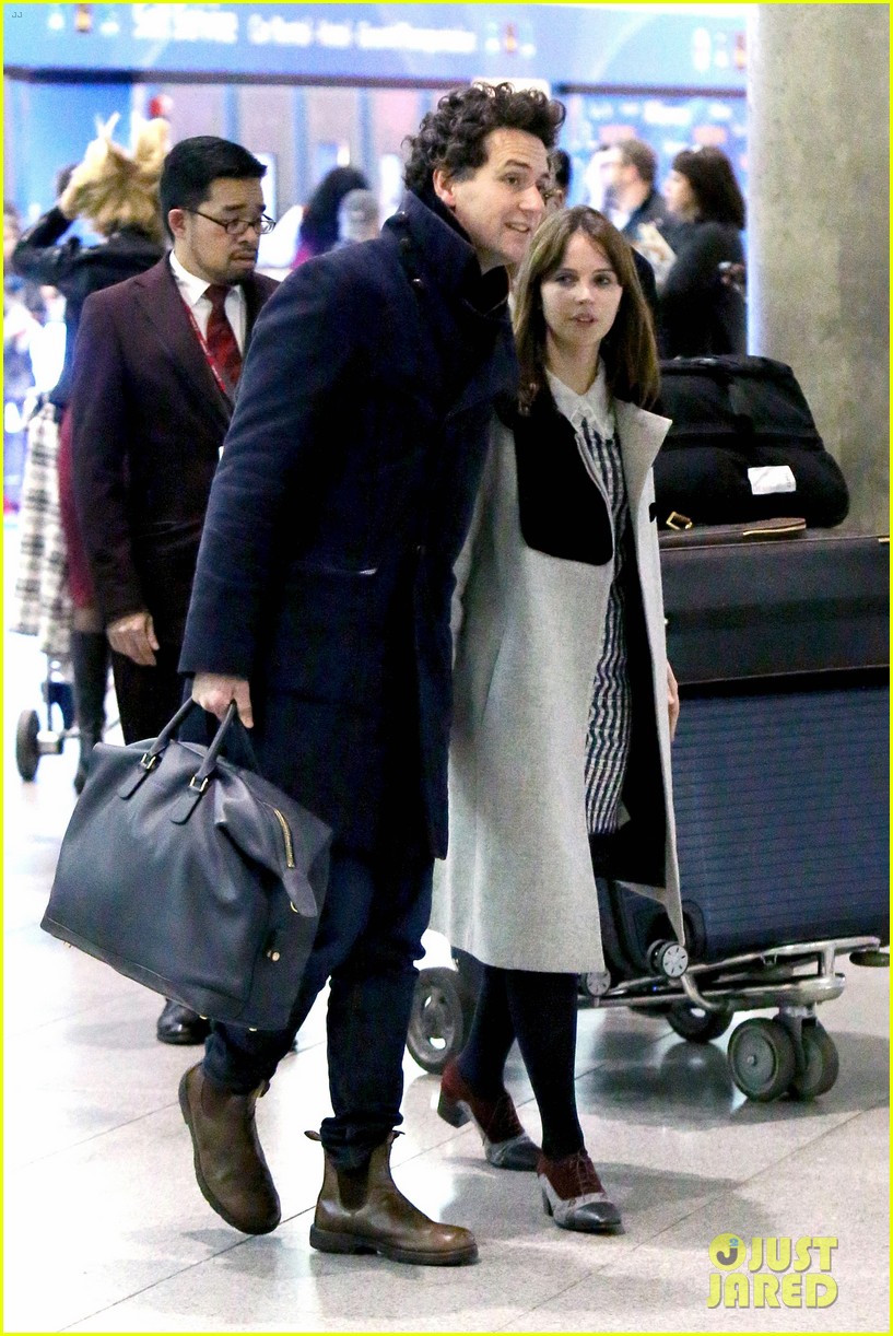 Photo: felicity jones holds hands with boyfriend charles guard at jfk