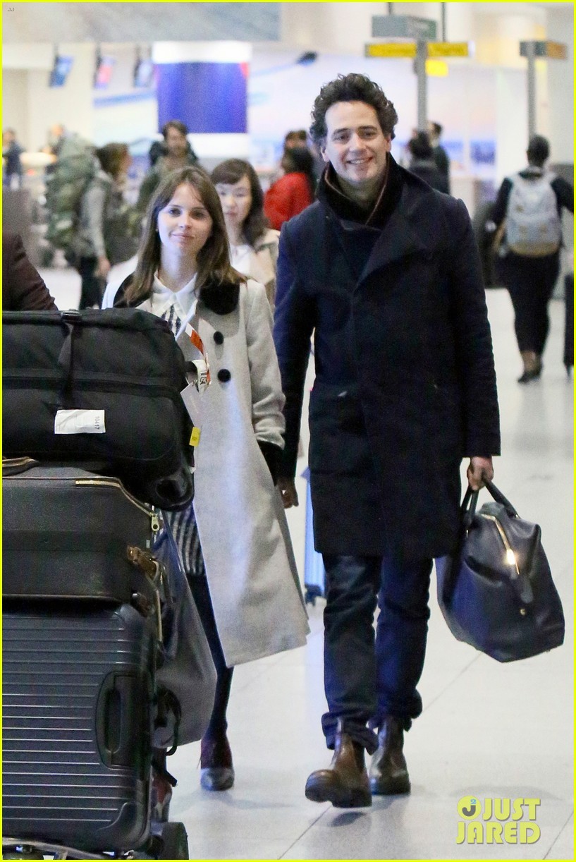 Photo: felicity jones holds hands with boyfriend charles guard at jfk