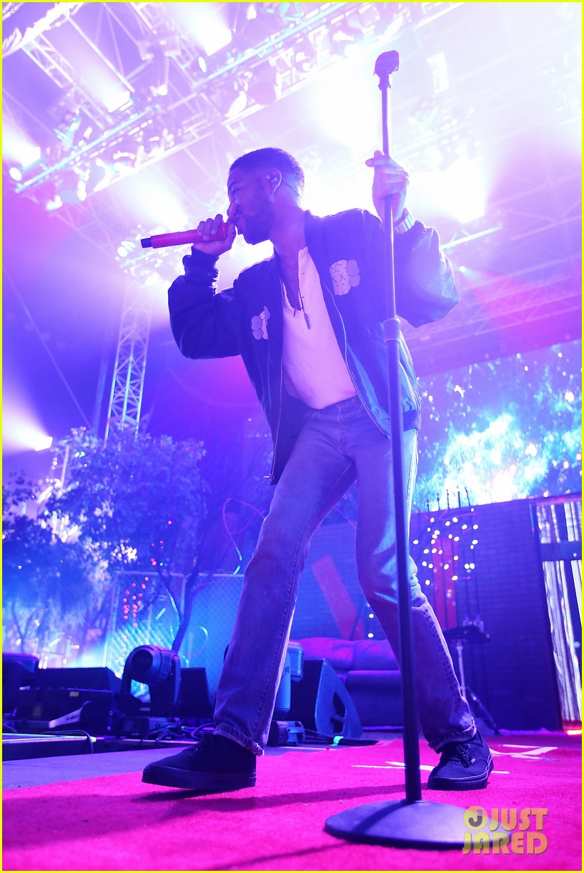 Kid Cudi Returns to Stage For First Time Since Entering Rehab Photo