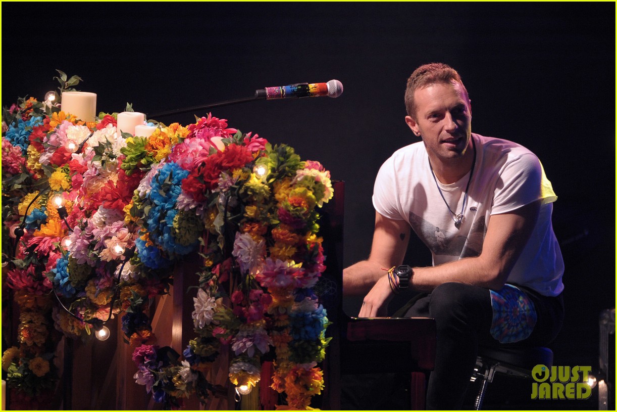 Video Coldplay Perform 'Everglow' Live On 'Che Tempo Che Fa' Watch