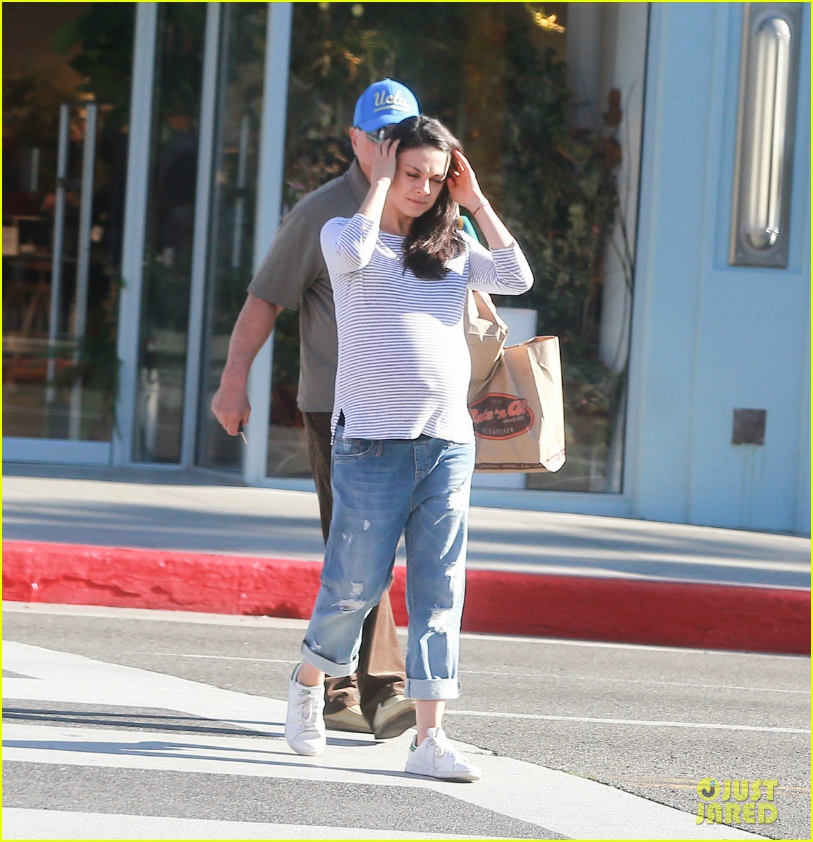Mila Kunis Curbs Pregnancy Cravings With Jamba Juice Photo 3808140
