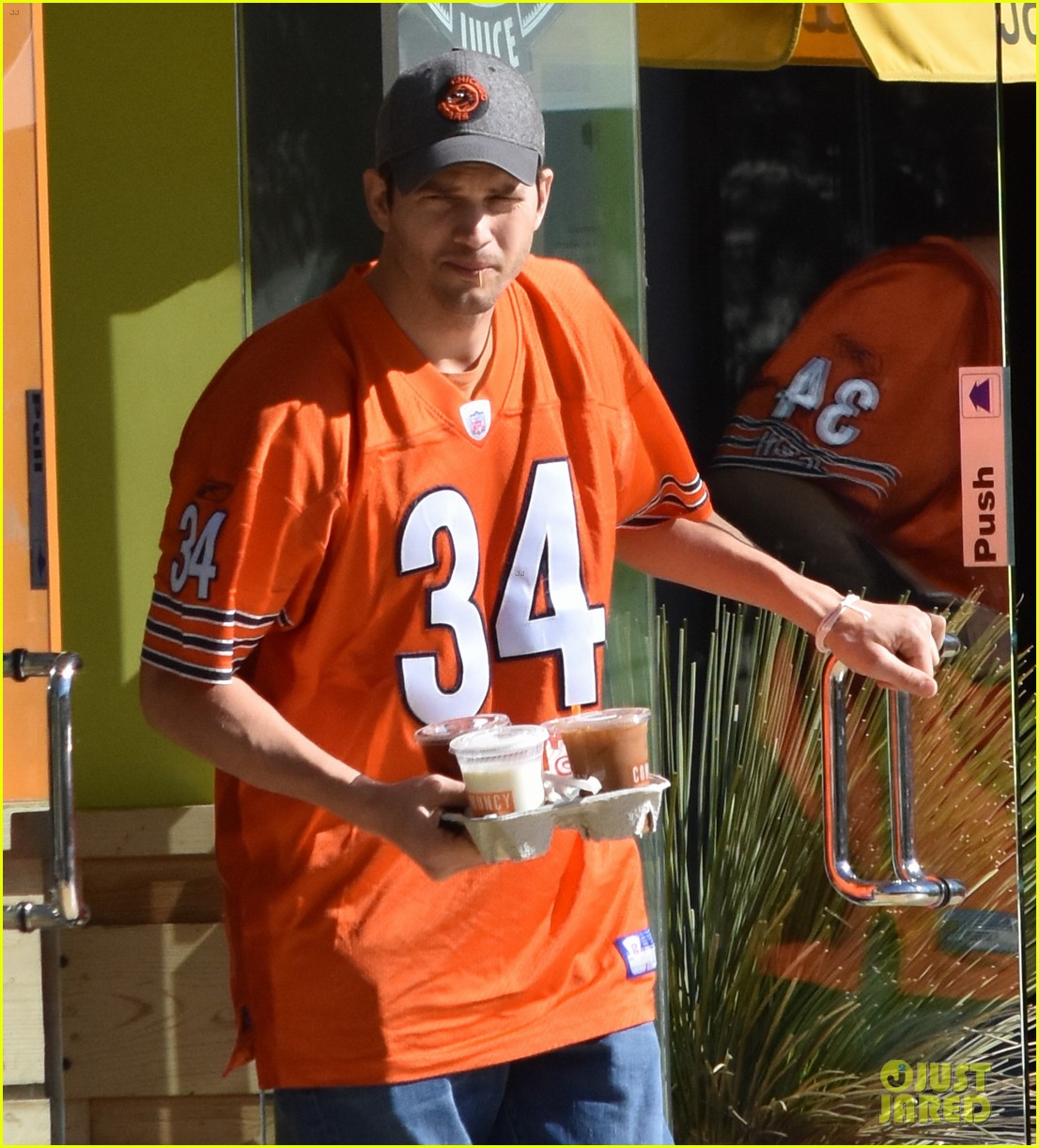Mila Kunis Curbs Pregnancy Cravings With Jamba Juice Photo 3808146 Ashton Kutcher, Mila Kunis