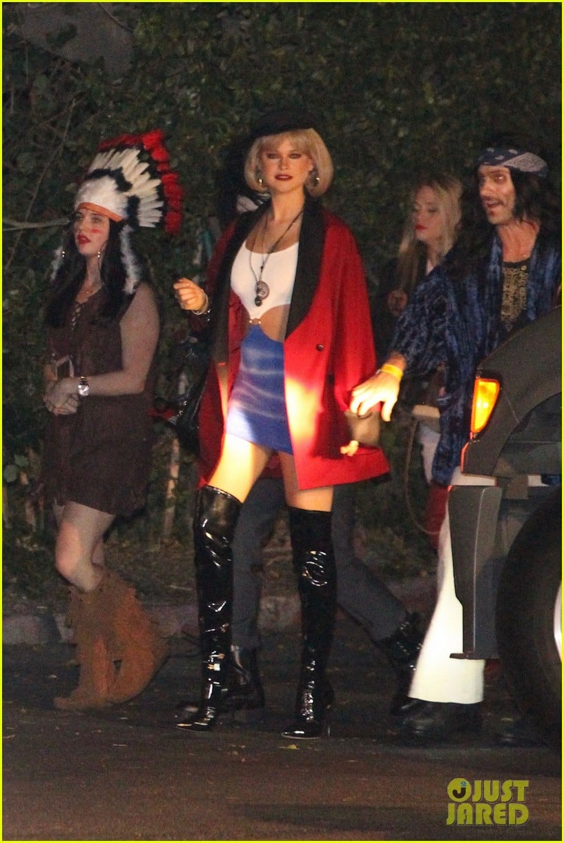 Behati Prinsloo Dresses as 'Pretty Woman' for Halloween Alongside Adam