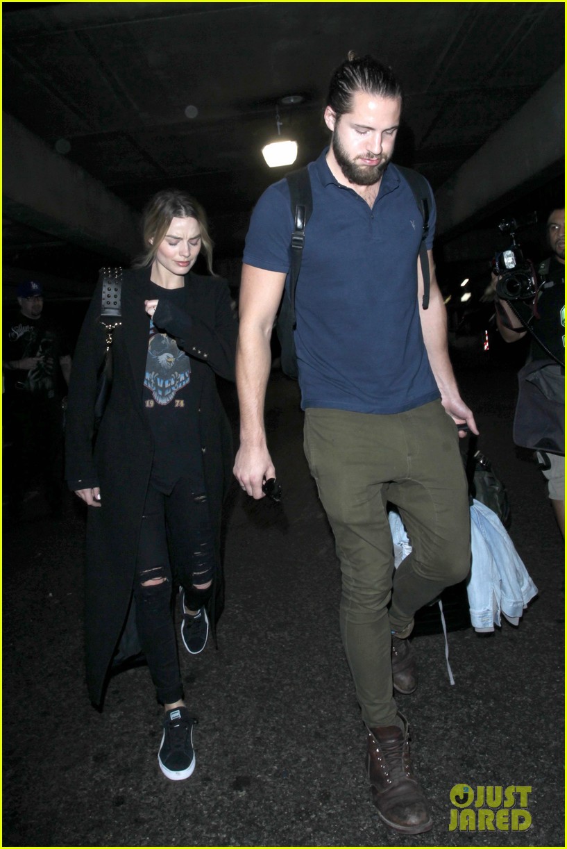 Margot Robbie & Boyfriend Tom Ackerley Arrive at LAX Airport: Photo