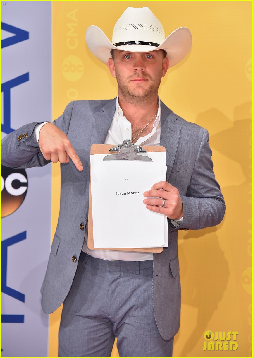 Dan + Shay's Shay Mooney Walks CMAs Carpet with Pregnant Fiancee Hannah