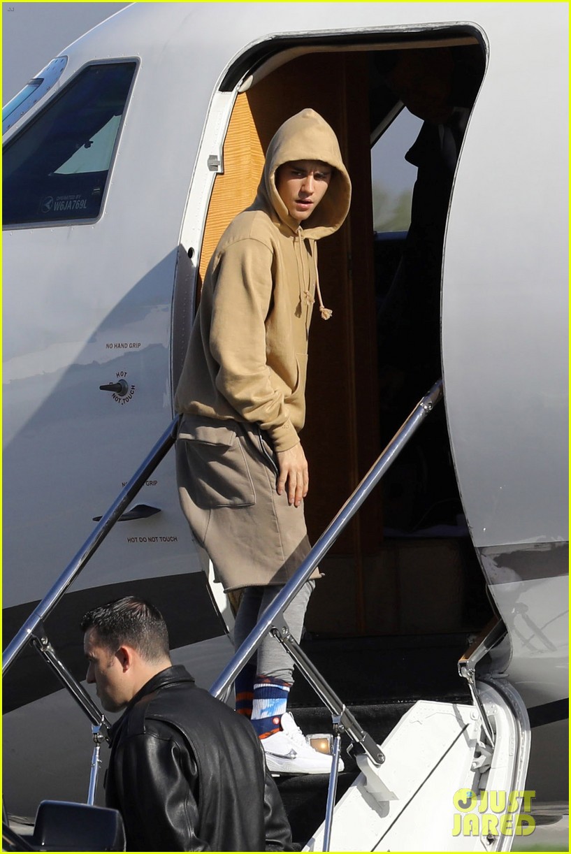 Justin Bieber Leaves Town with Mystery Female Photo 3830241 Justin