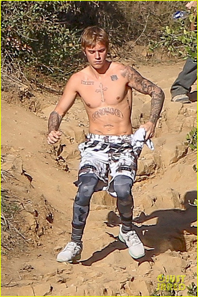 Justin Bieber Goes Shirtless For Afternoon Jog! Photo 3831211 Justin