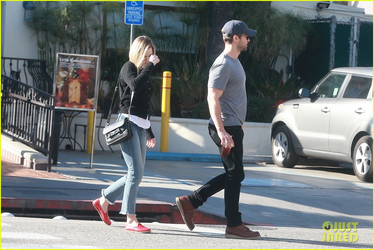 Chace Crawford & Girlfriend Rebecca Rittenhouse Make Such a Cute Couple ...