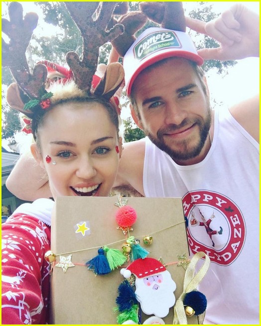 Miley Cyrus Explains Why Christmas Makes Her Sad, Shares Holiday Photos Photo 3833125 Chris