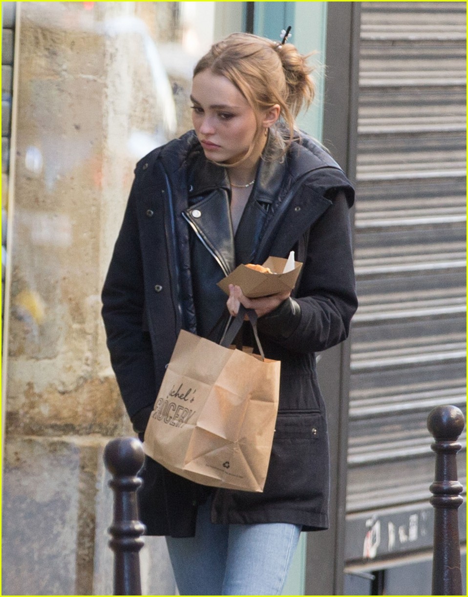 Lily-Rose Depp Writes Thank You Note to Chanel!: Photo 3826658