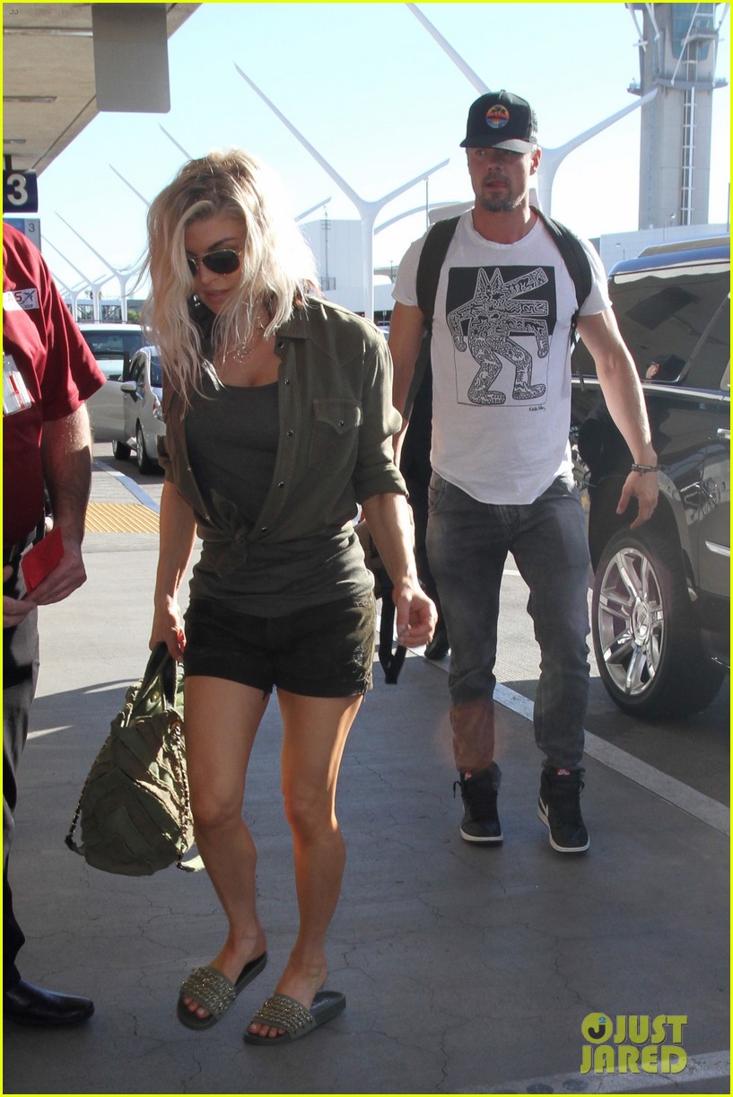 Fergie & Josh Duhamel Cozy Up in New Instagram Pic! Photo 3834428
