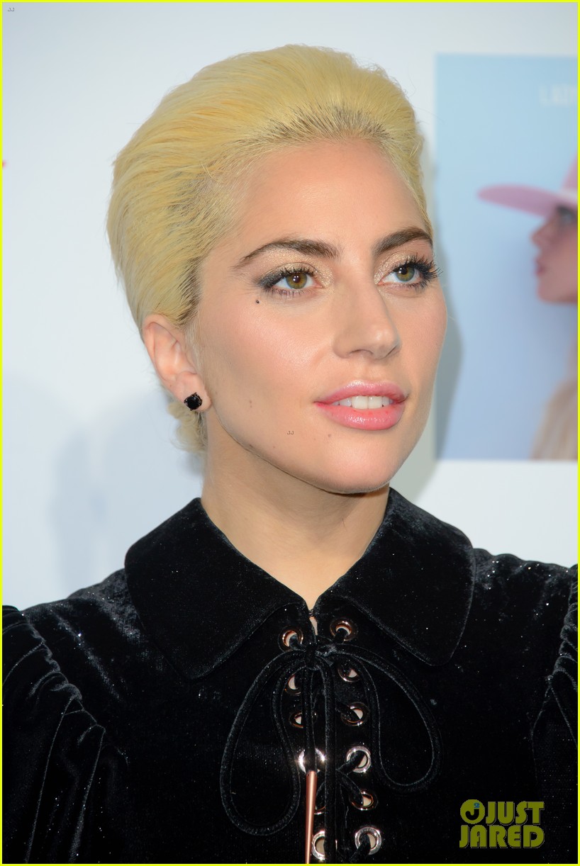 VIDEO Lady Gaga Belts Out Music Backstage with VS Angels! Photo