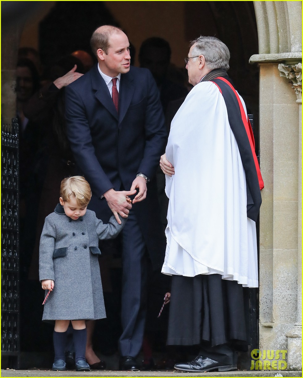Photo prince princess charlotte christmas day candy canes 21
