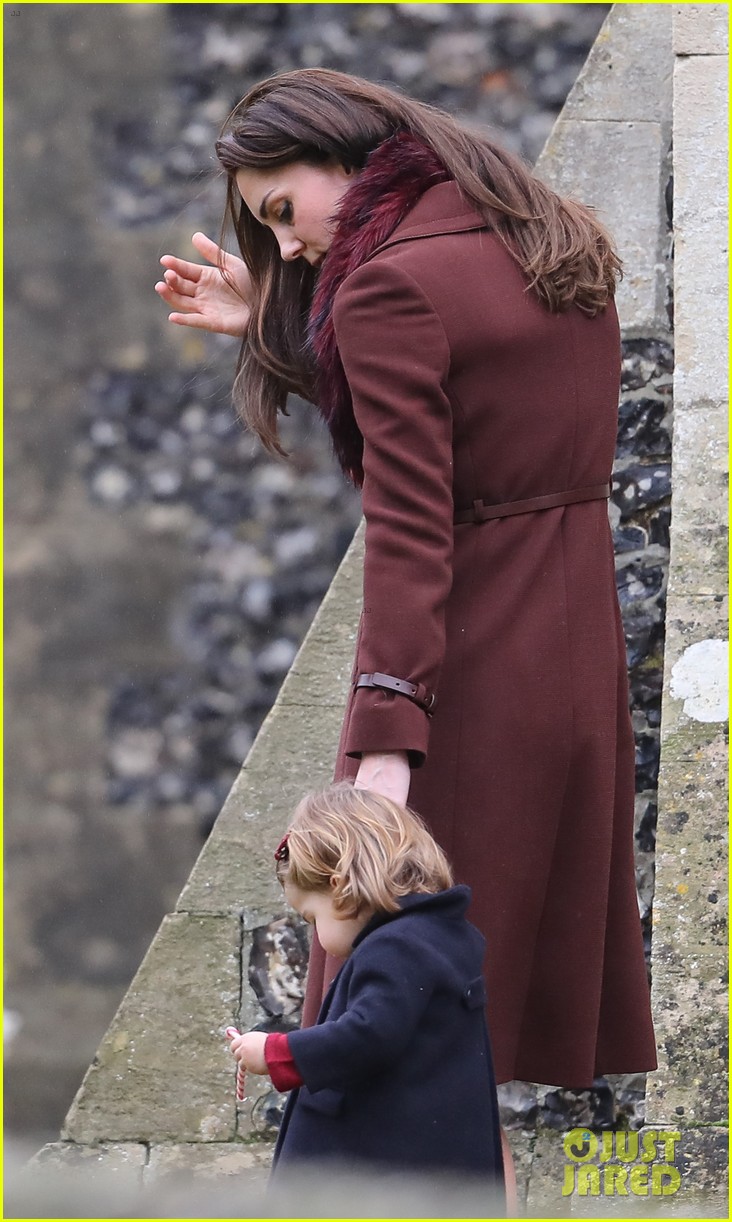 Photo prince princess charlotte christmas day candy canes 24