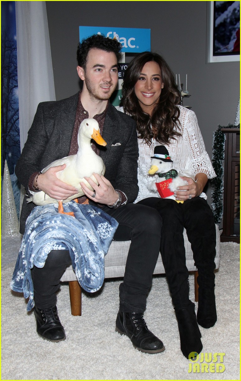 Kevin & Danielle Jonas Celebrate Their Seven Year Anniversary! Photo