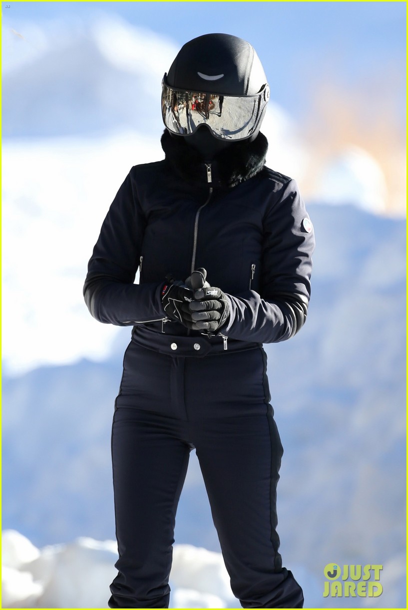 Photo: kourtney kardashian scott disick hit the slopes 02 | Photo