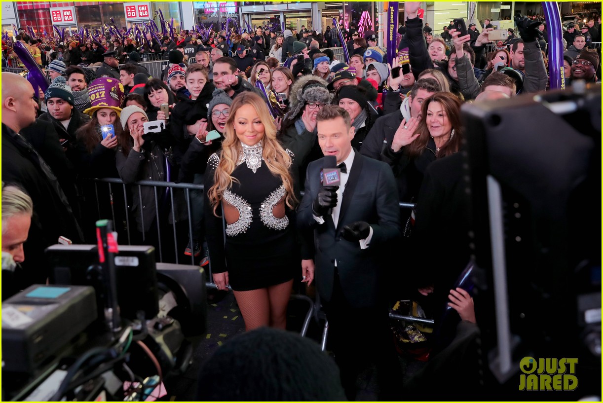 Twitter Reacts After Mariah Carey's New Year's Eve 2017 Performance