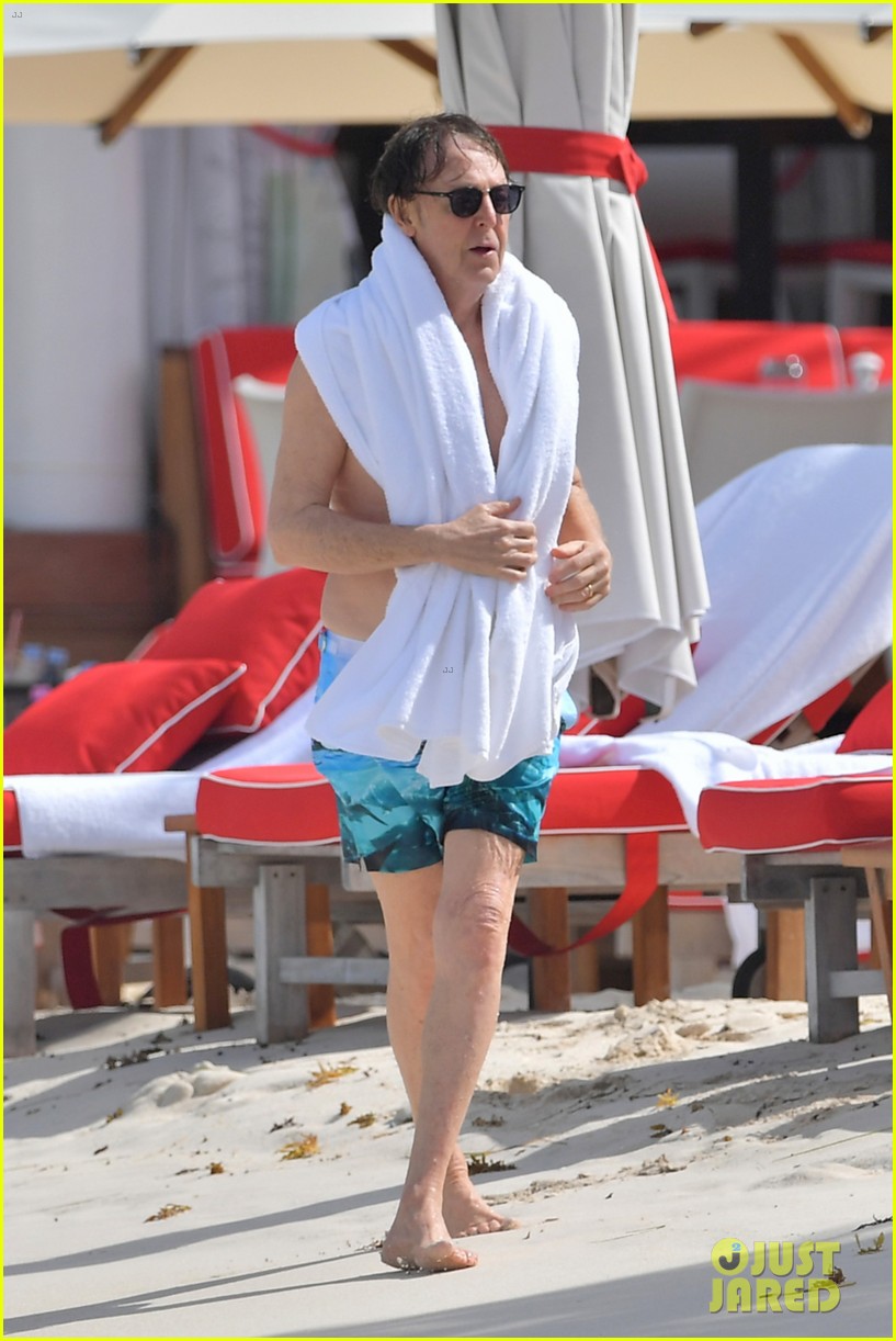 Photo: paul mccartney hits beach with daughter stella st barts 17