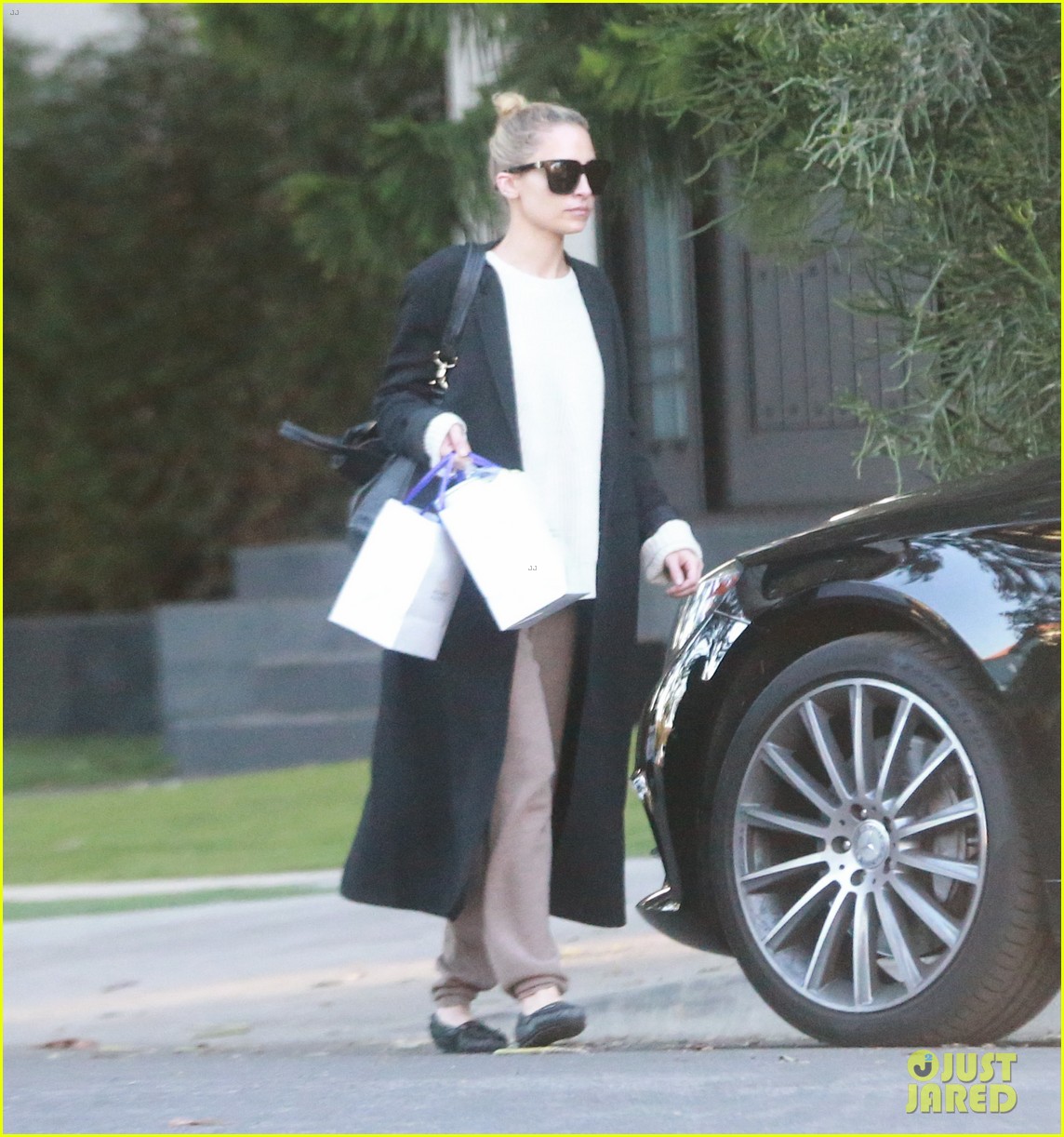 Nicole Richie Sparkles While Wearing A Dress From Her 'House of Harlow