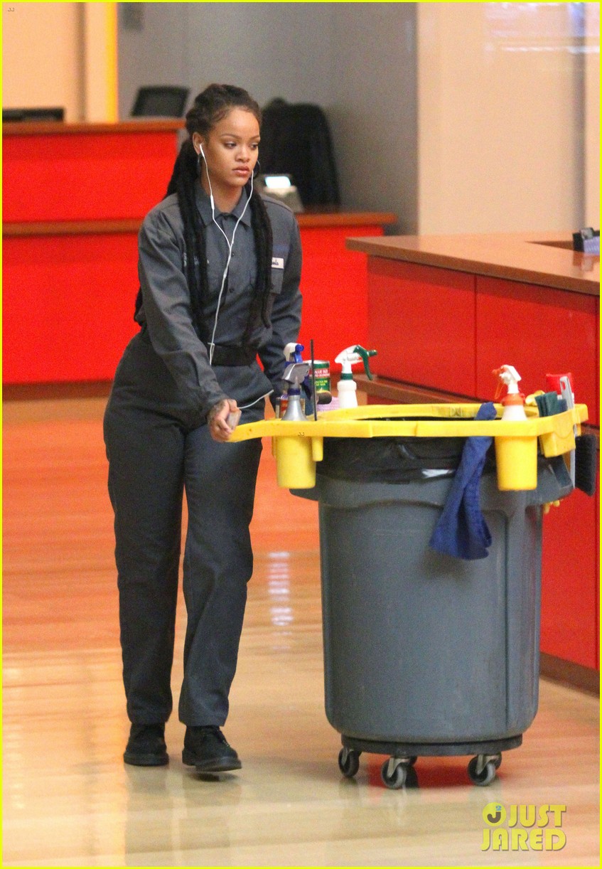 Rihanna Goes Undercover as a Janitor on 'Oceans Eight' Set Photo