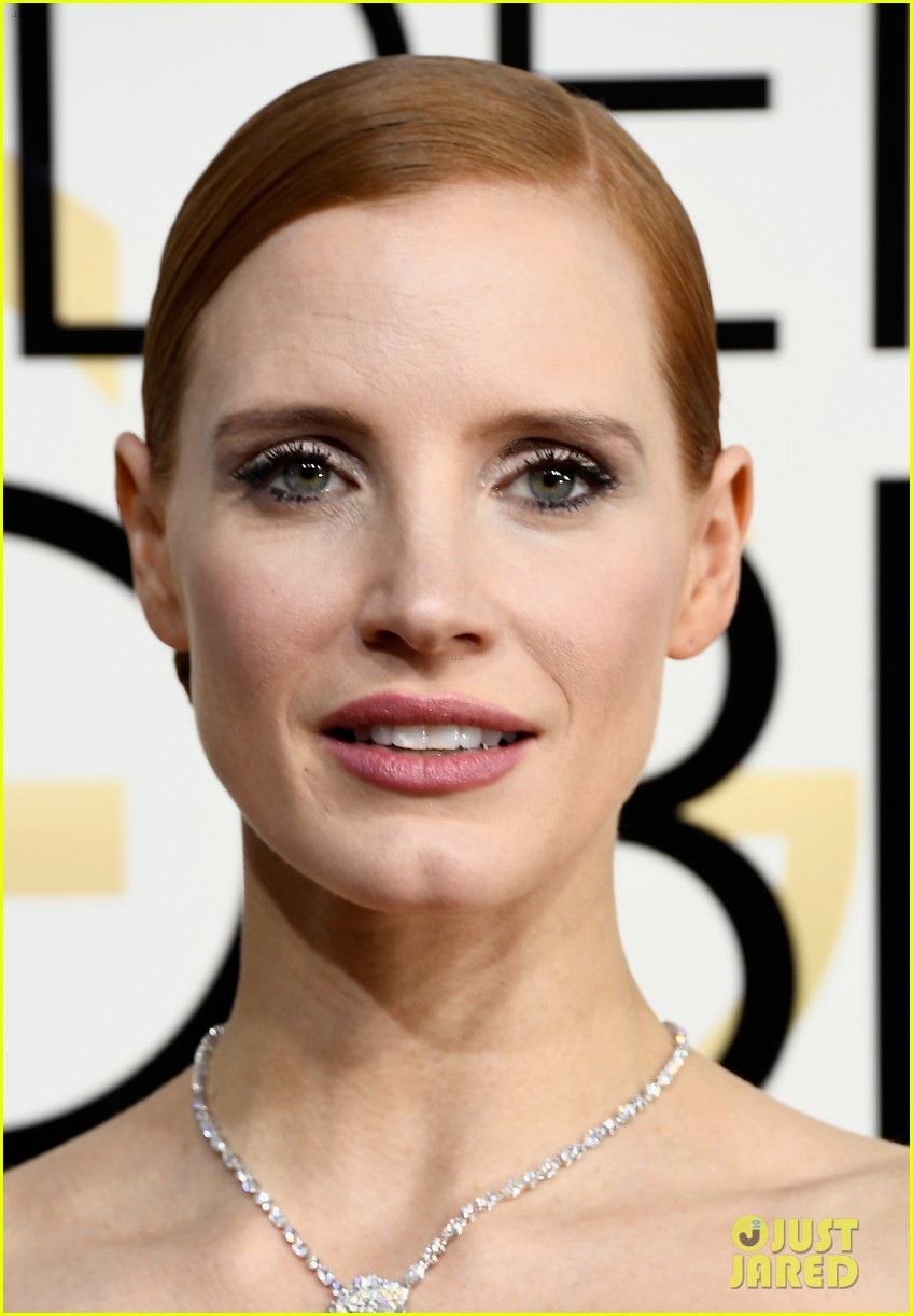 Photo: jessica chastain golden globes 2017 red carpet 05 | Photo