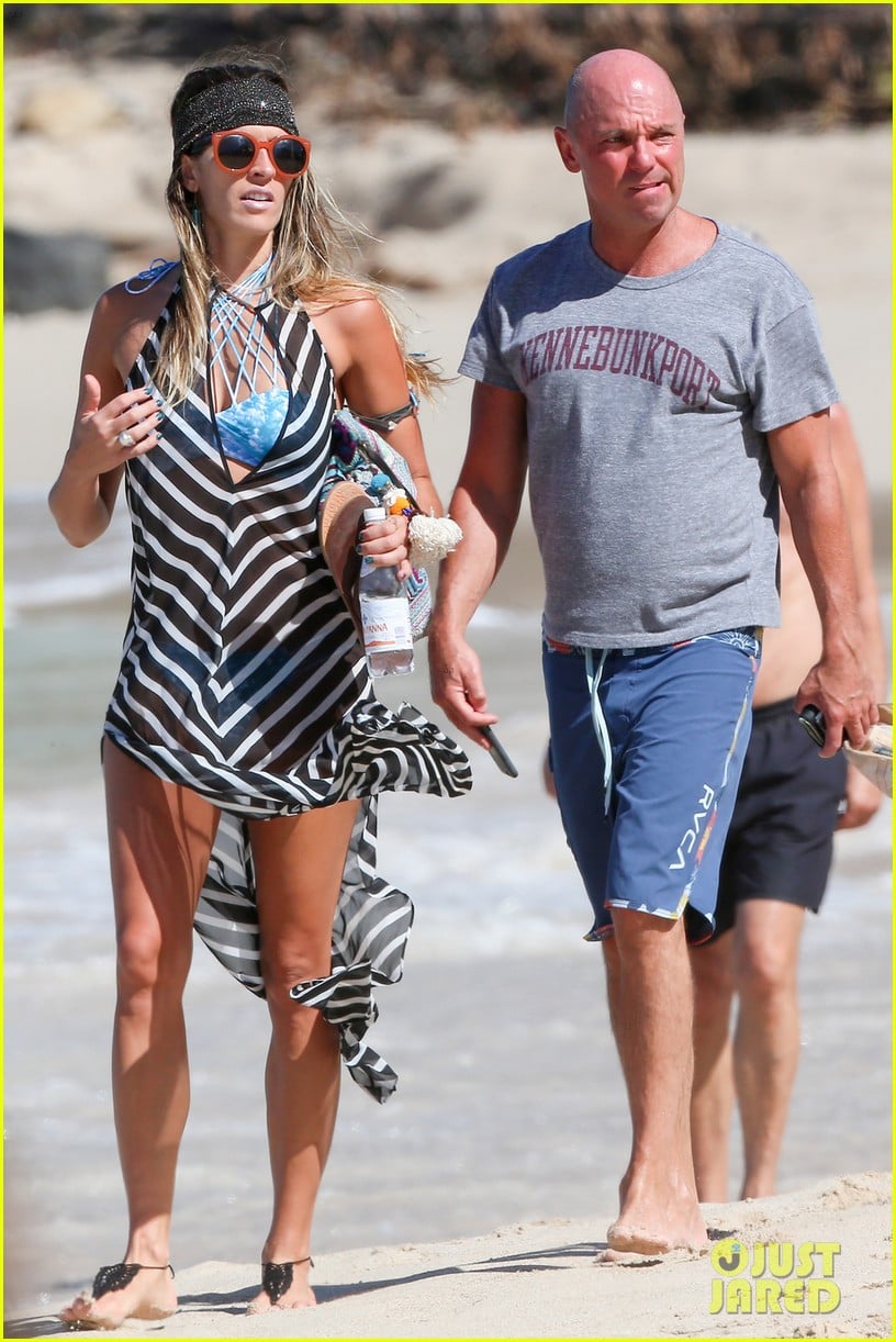 Kenny Chesney Hits the Beach in St. Barts Before the New Yea