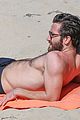 jake gyllenhaal continues his vacation with some snorkeling 02